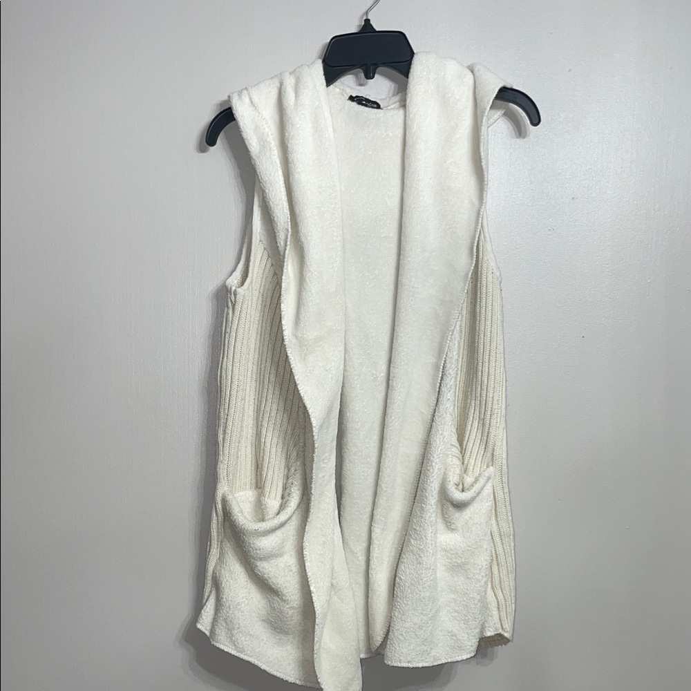 Cecico Cream Open-Front Sweater Vest